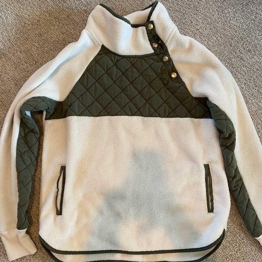 Abercrombie & Fitch Asymmetrical Pullover Size M